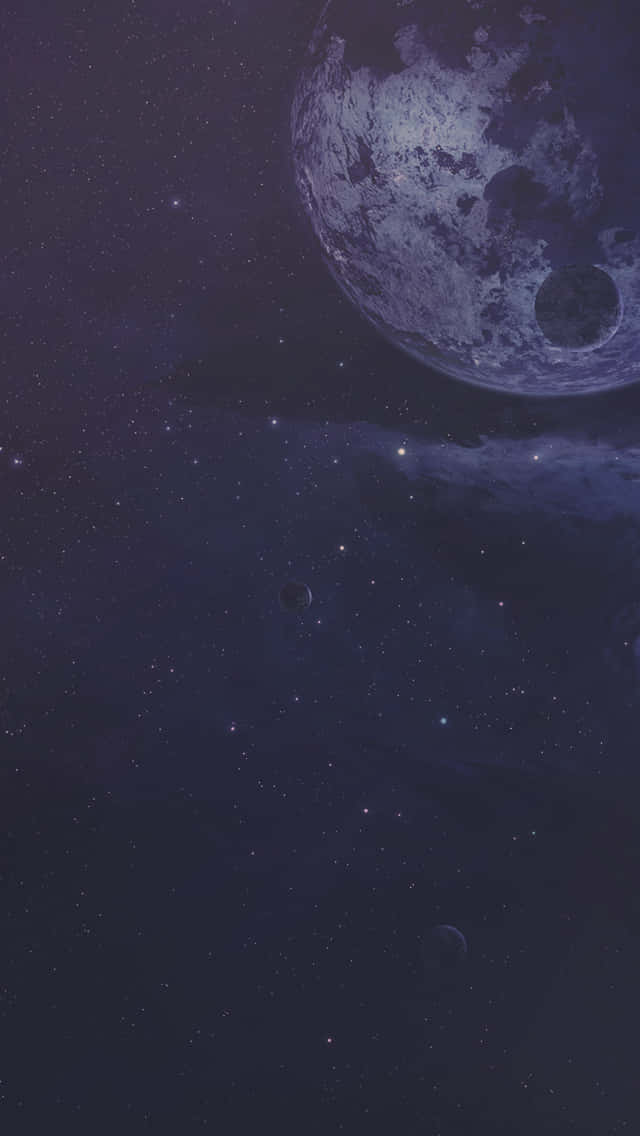 Nyd roen og freden af et nattehimlen med måne og stjerner Iphone baggrundsbillede. Wallpaper