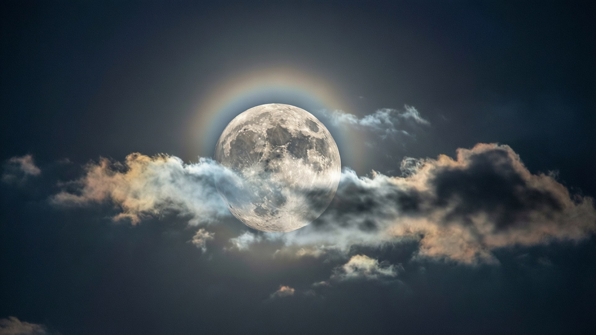 Lua atrás das nuvens Papéis de Parede