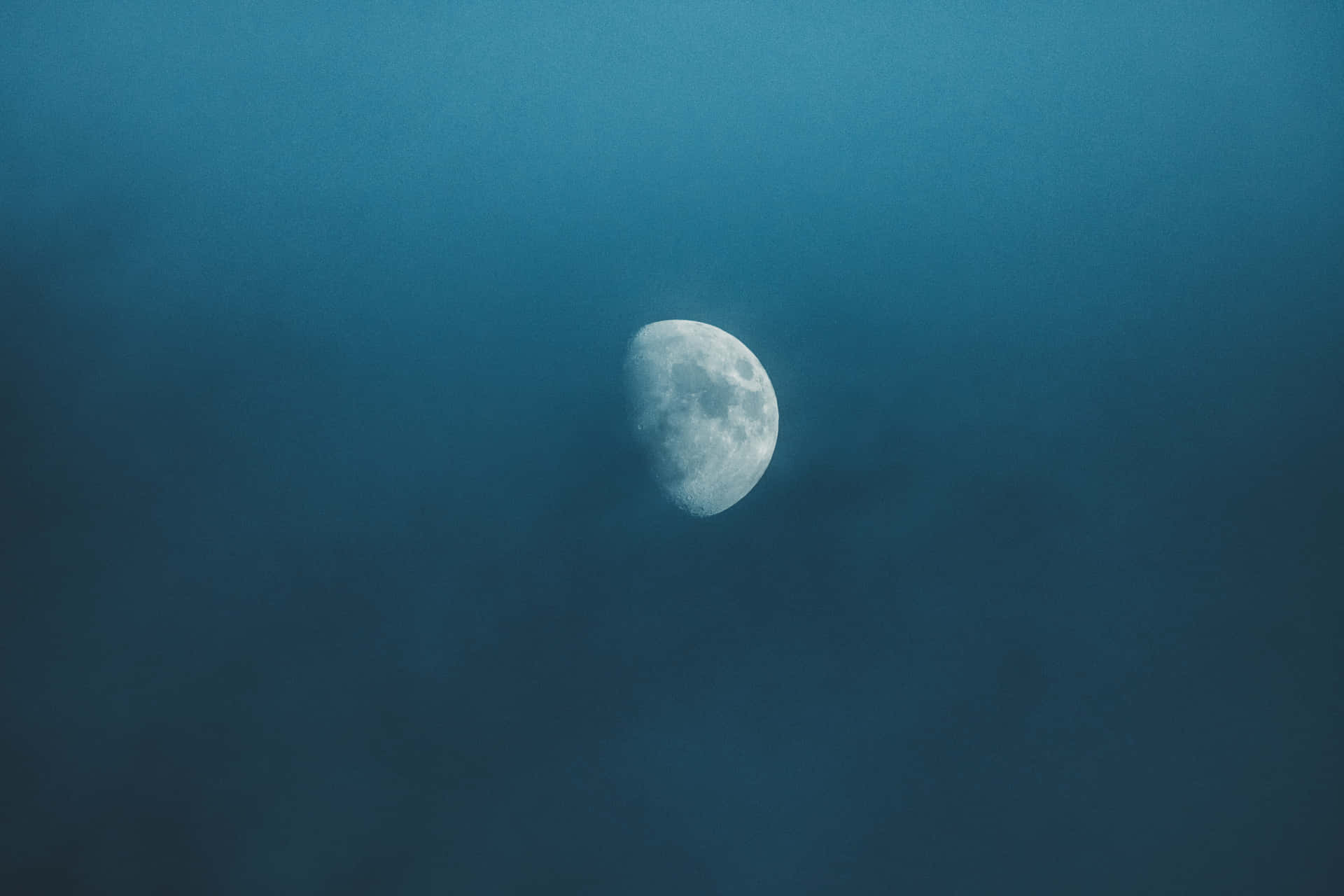 Immaginedi Una Luna Blu Fumosa