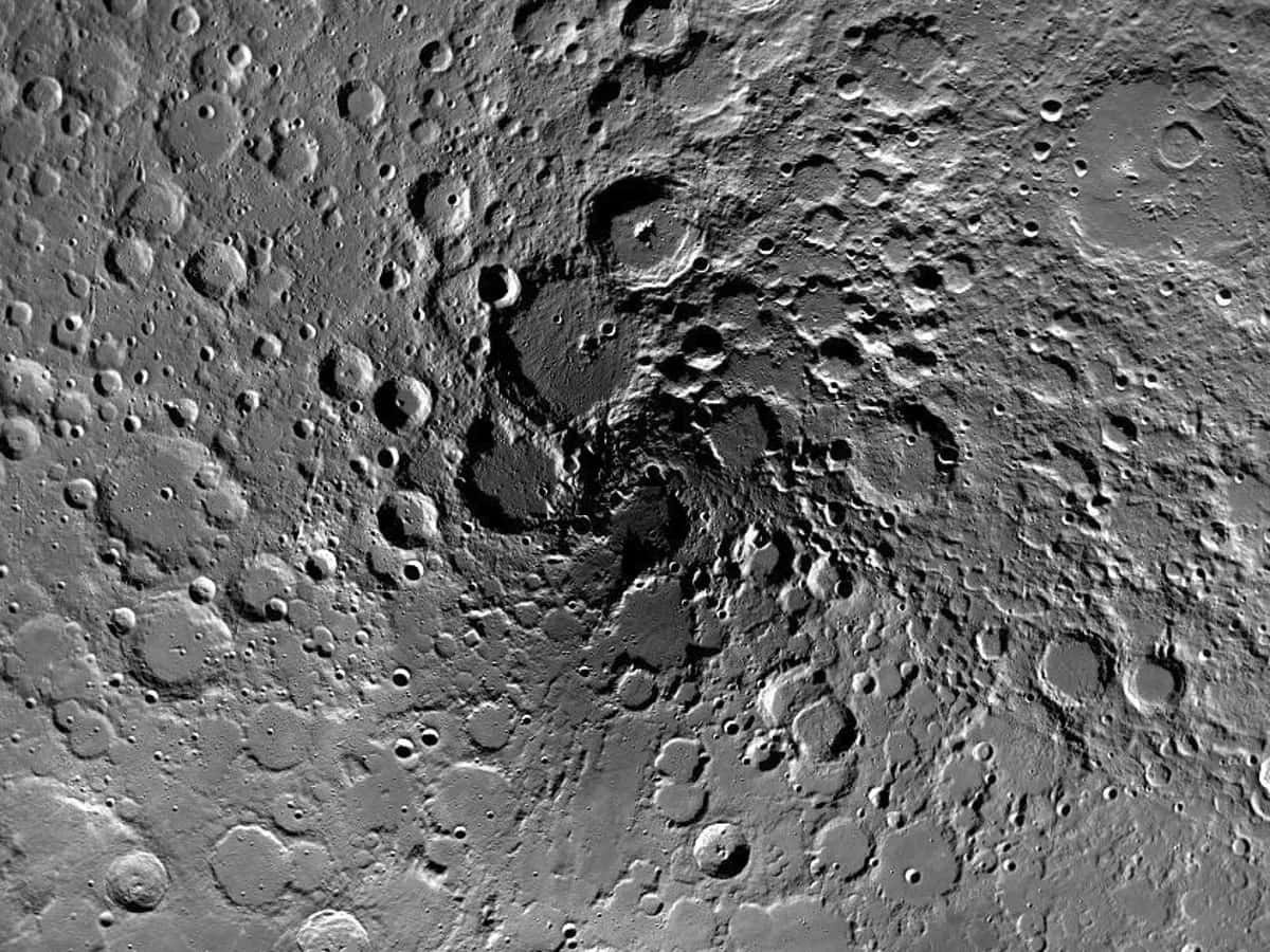 Månensyta Maginus Lunar Krater Bild.