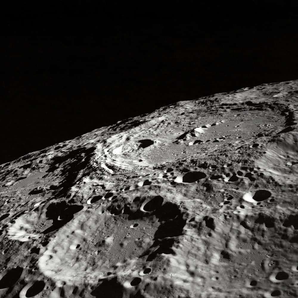 Imagende La Superficie Polvorienta Del Cráter Lunar.