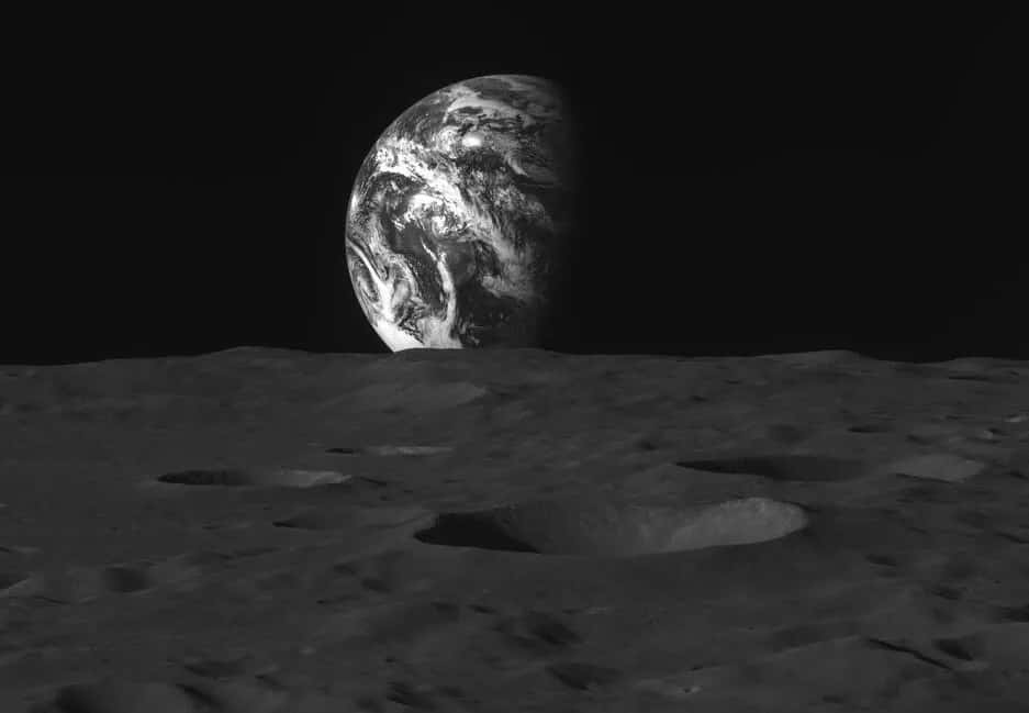 Imagemda Superfície Craterada Da Lua Da Terra