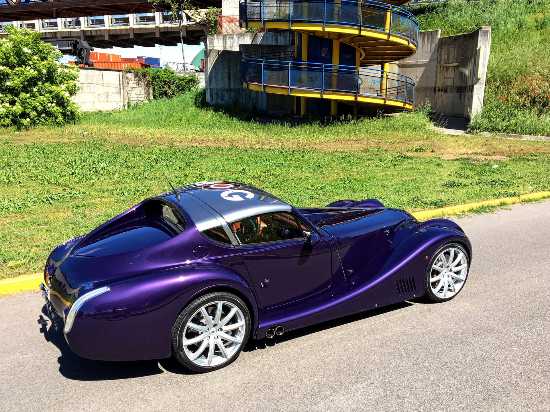 Morgan Aero Super Sports På Veien Bakgrunnsbildet