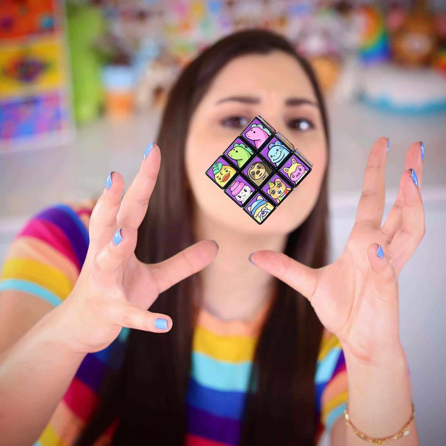 Moriah Elizabeth Throwing Rubik's Cube Wallpaper