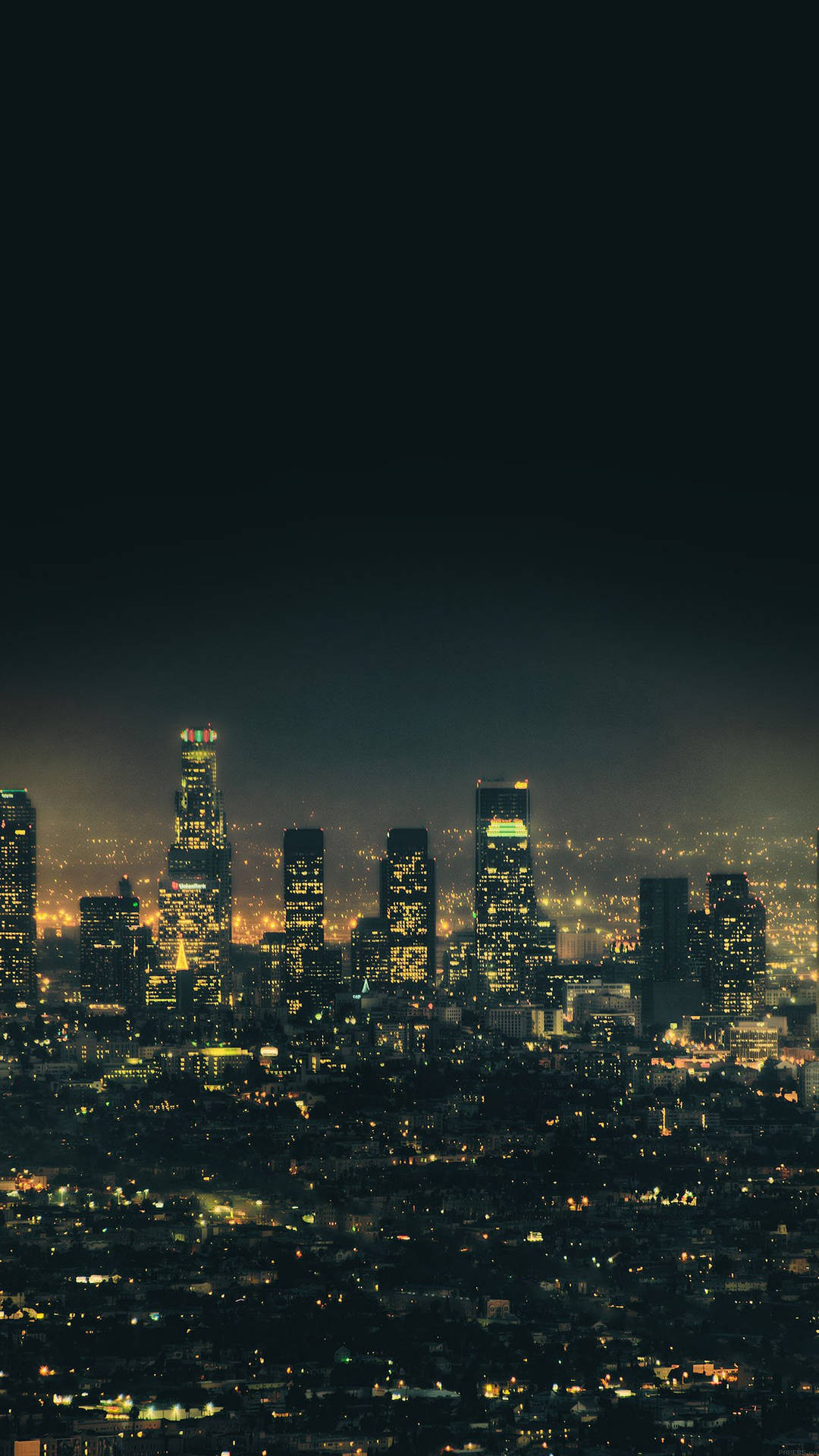 Mørk Himmel Over Byens Lys Smartphone Wallpaper