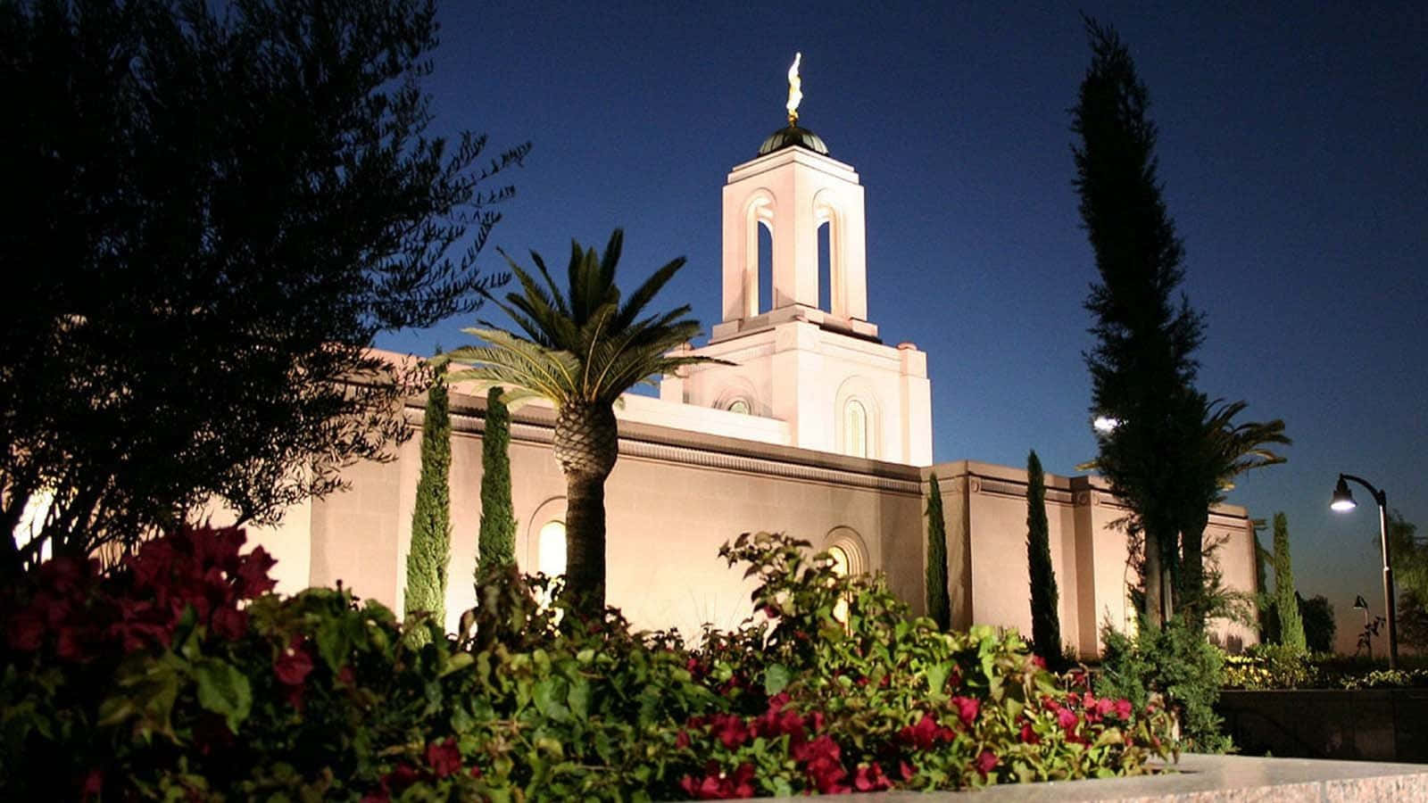 Mormon Temple At Newport Beach California Wallpaper