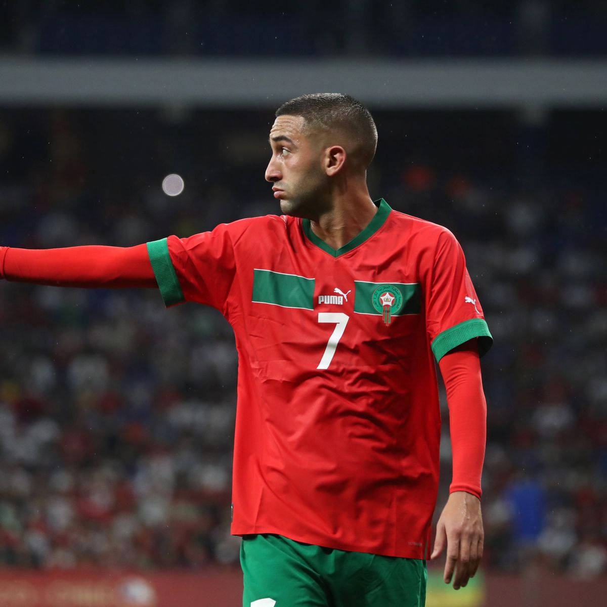 Morocco National Football Team Hakim Ziyech Red And Green Wallpaper