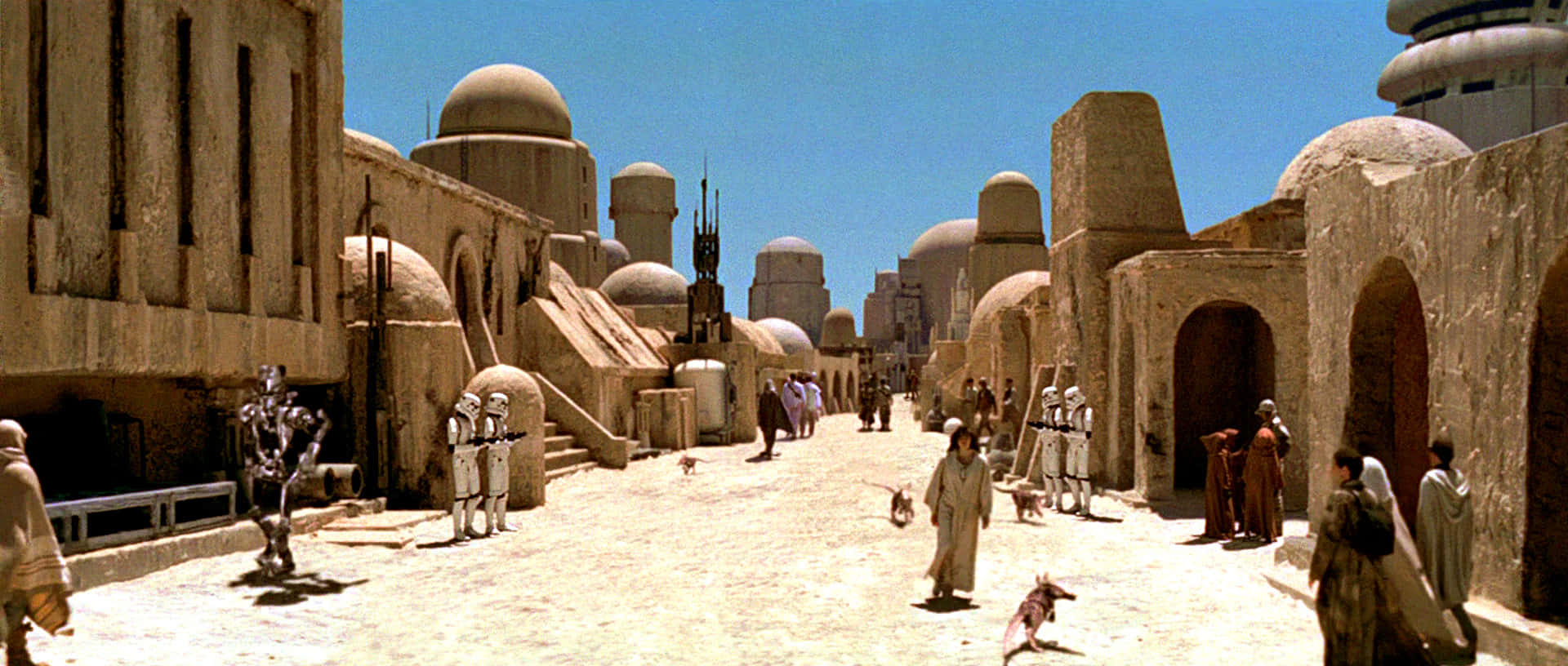 Step into the bustling spaceport of Mos Eisley Wallpaper