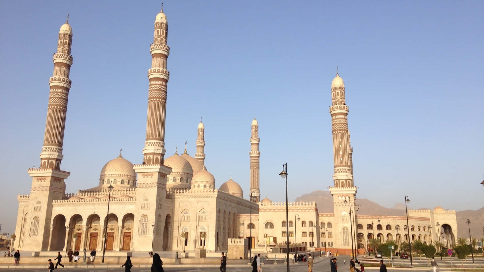 Mosque Tall Exterior Structure Picture