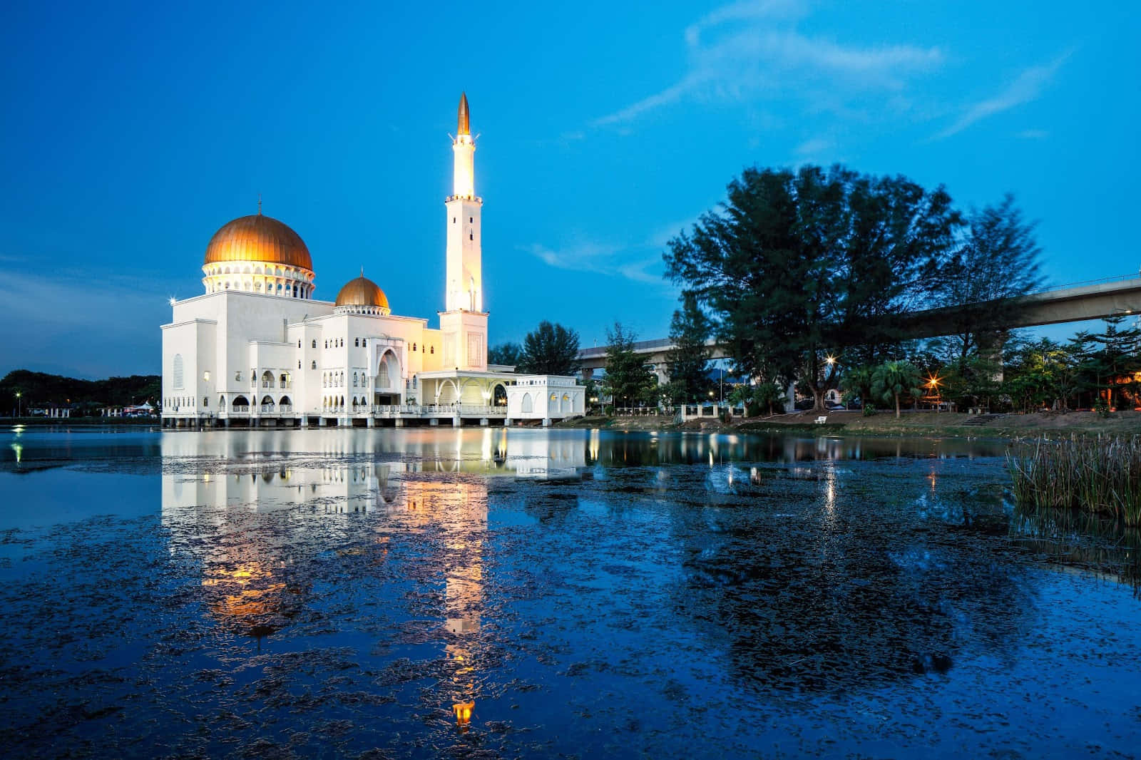 Mosque Blue Lake Scenery Picture