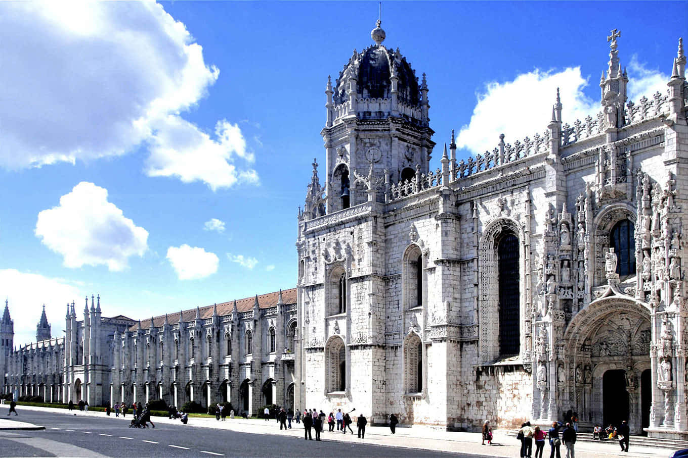 Spectacular view of Mosteiro dos Jeronimos under the radiant sunlight. Wallpaper