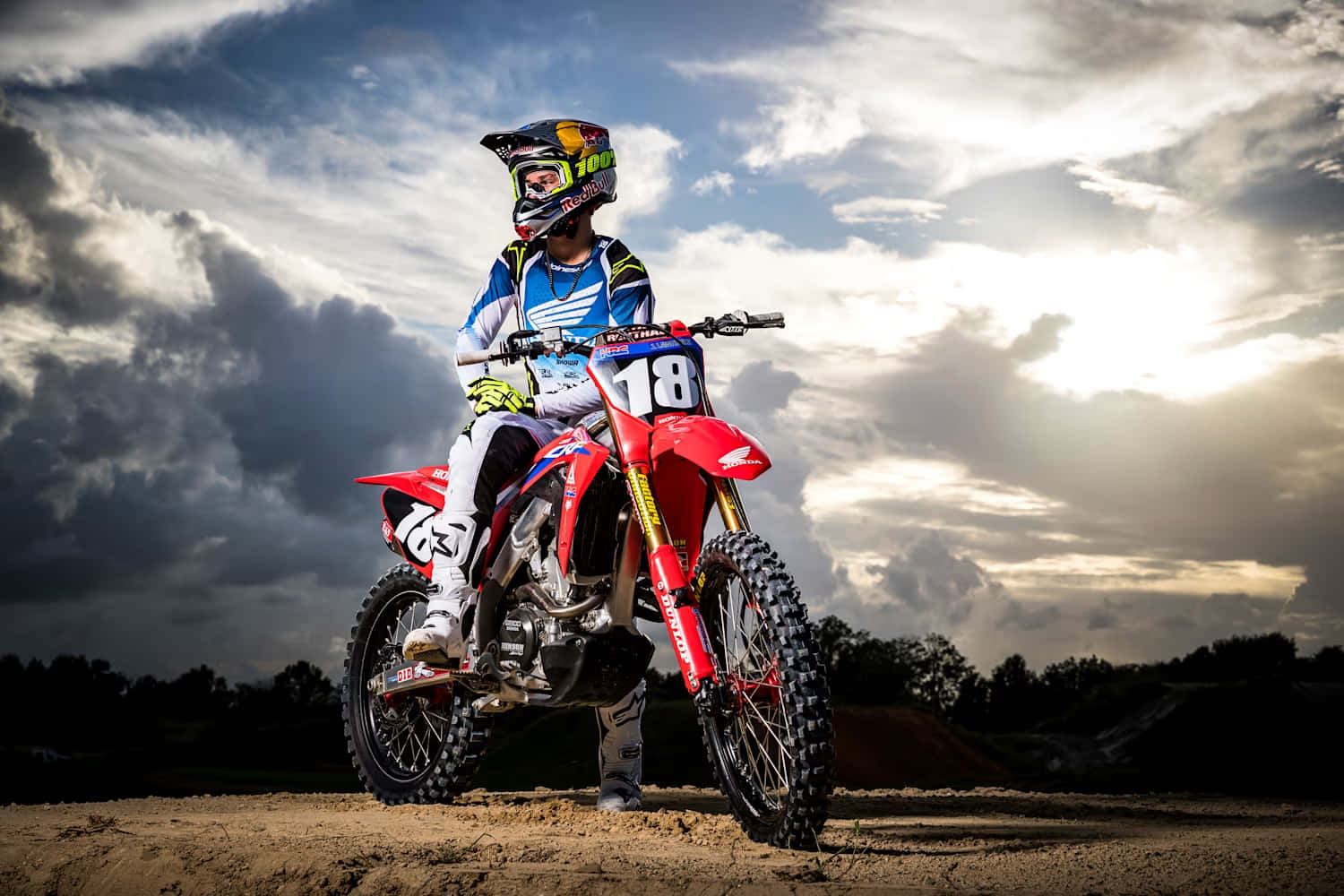 Motocross Rider Jett Lawrence Number18 Wallpaper