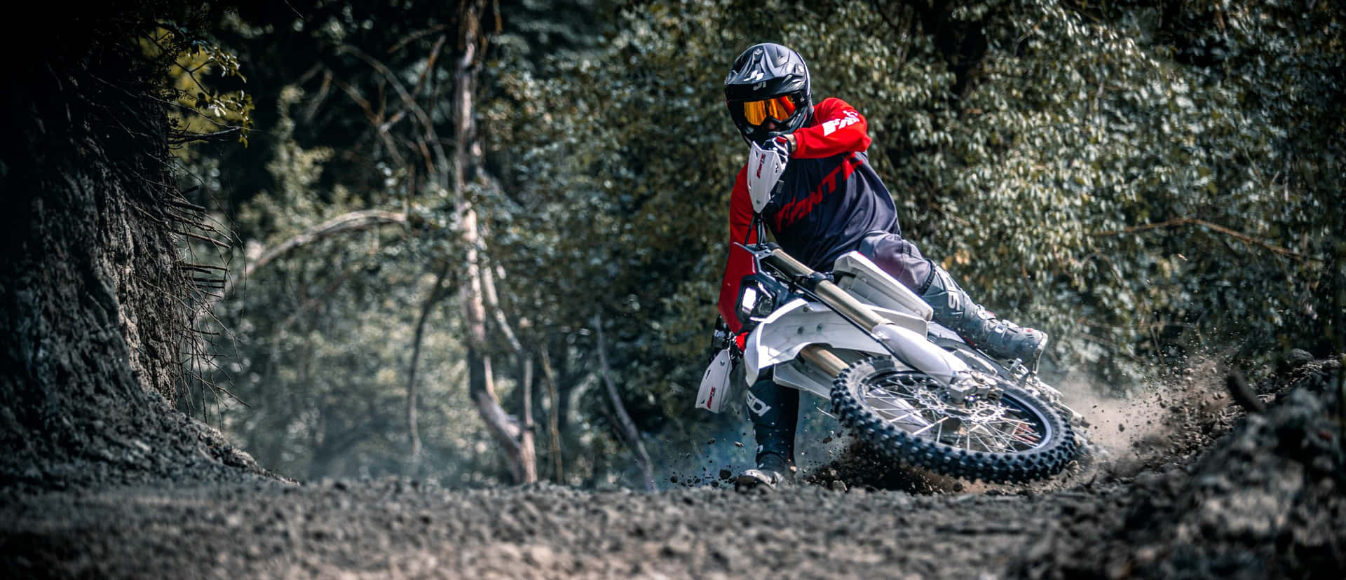 Motocross Rijder In Actie Achtergrond