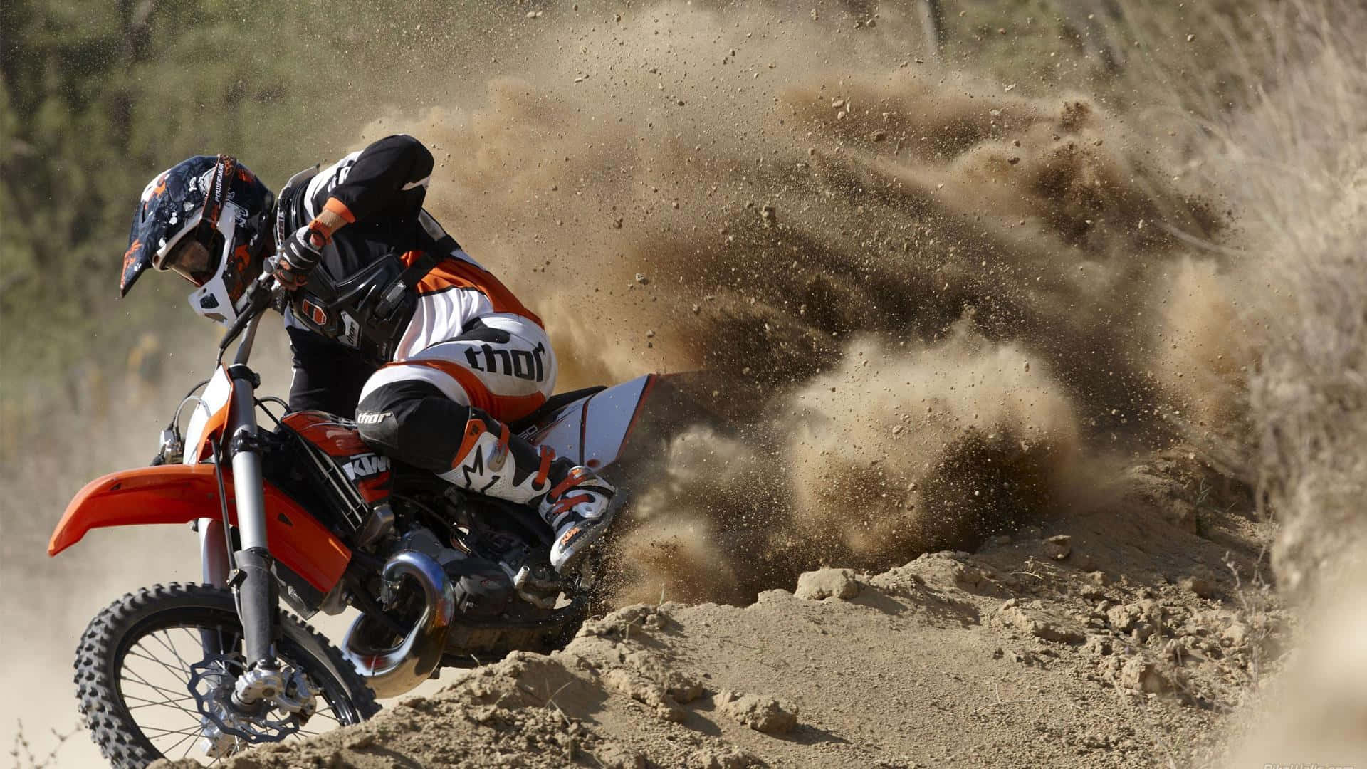 Motocrossracer Che Prende Aria Da Un Salto Di Terra