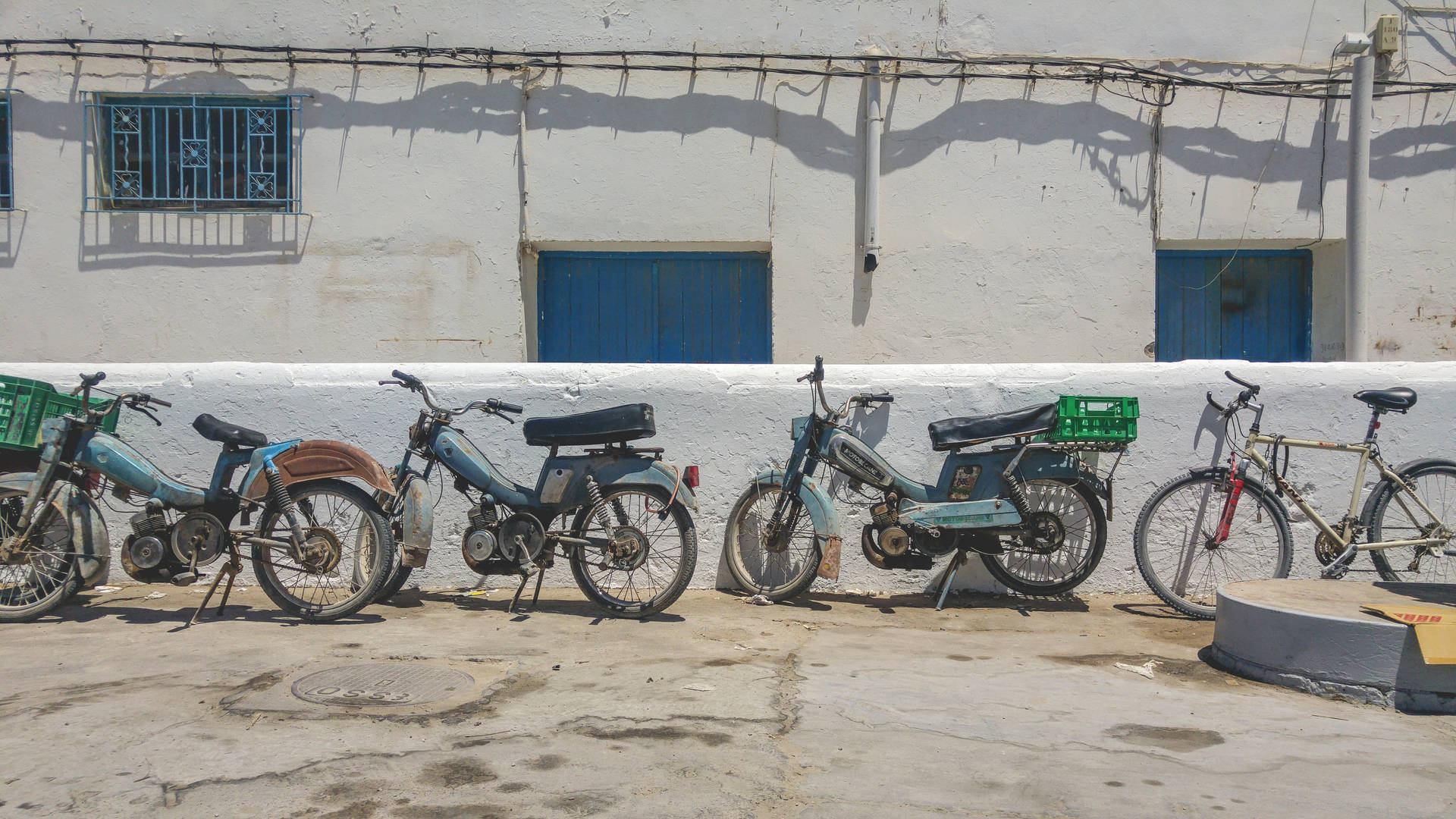 Motorbikes In Tunisia Street Wallpaper