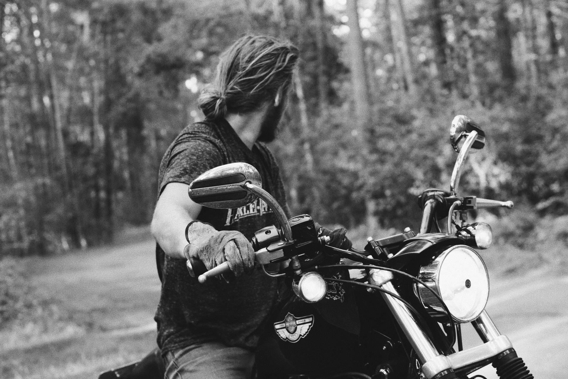 Hombreen Motocicleta Estética. Fondo de pantalla