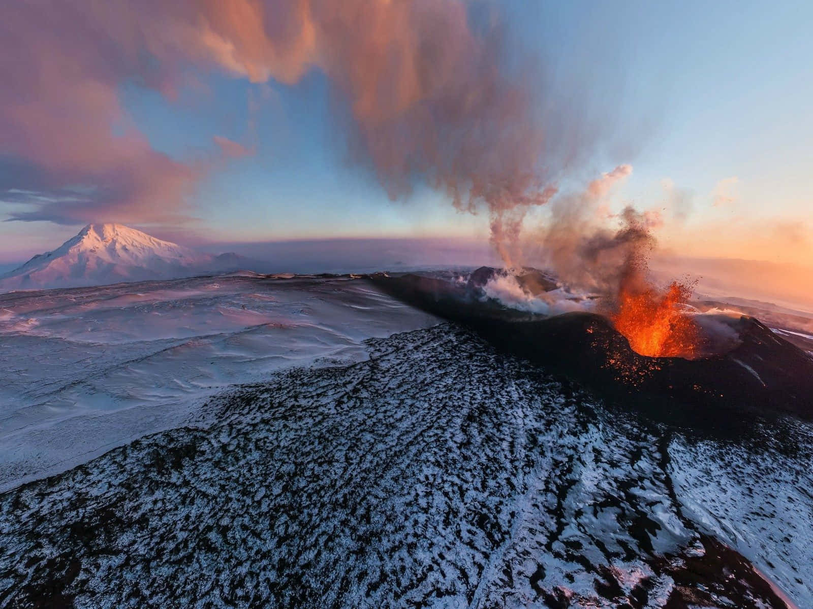 Mount Erebus Volcano Antarctica Wallpaper