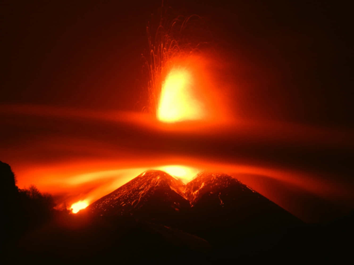 Etnaen Erupción, Expulsando Lava. Fondo de pantalla