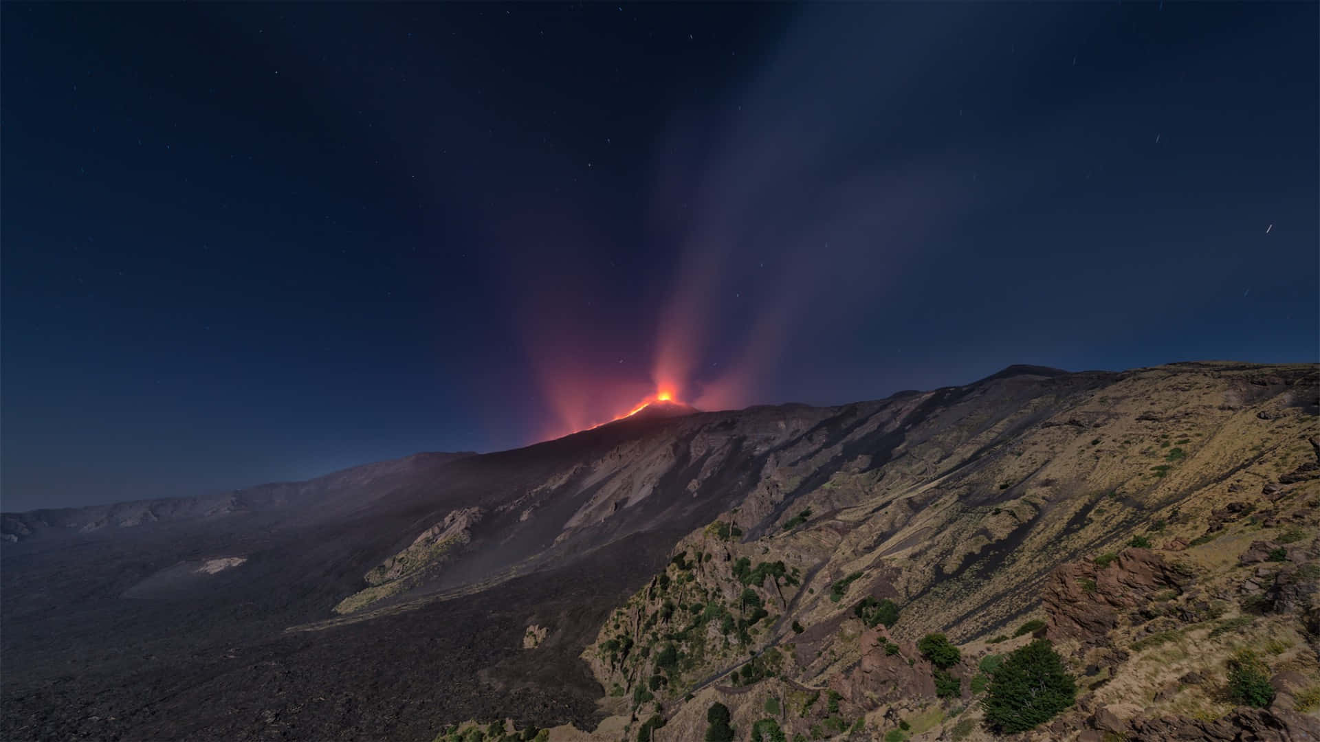 Paisajedel Monte Etna En El Cielo Nocturno Fondo de pantalla