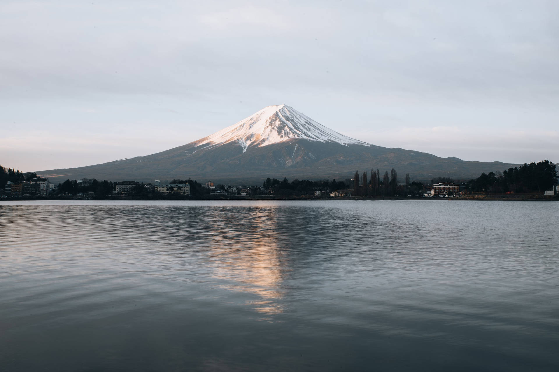 Fuldskærms skrivebords baggrund med Mount Fuji Wallpaper