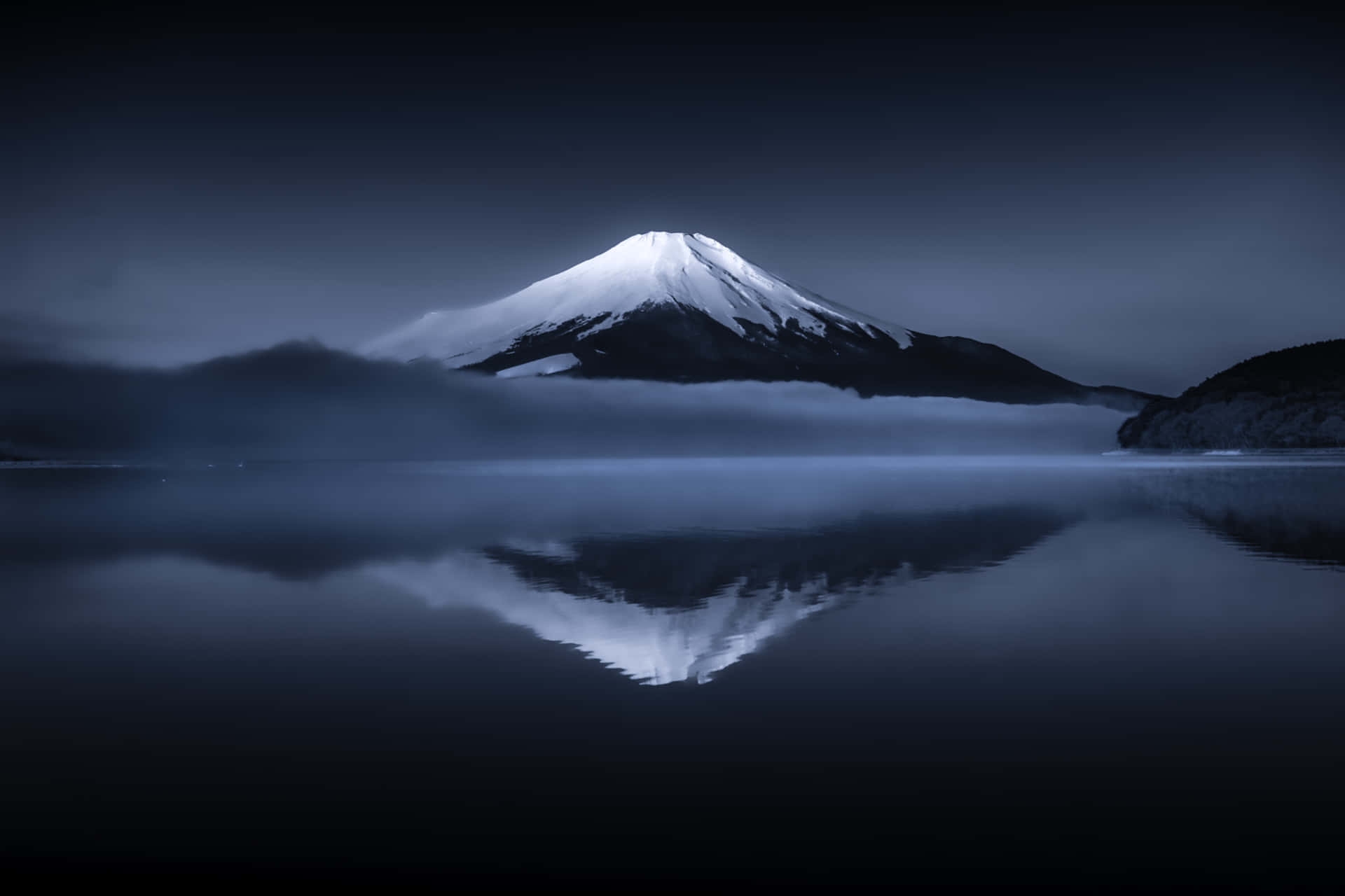 Reflejodel Monte Fuji En El Lago Fondo de pantalla