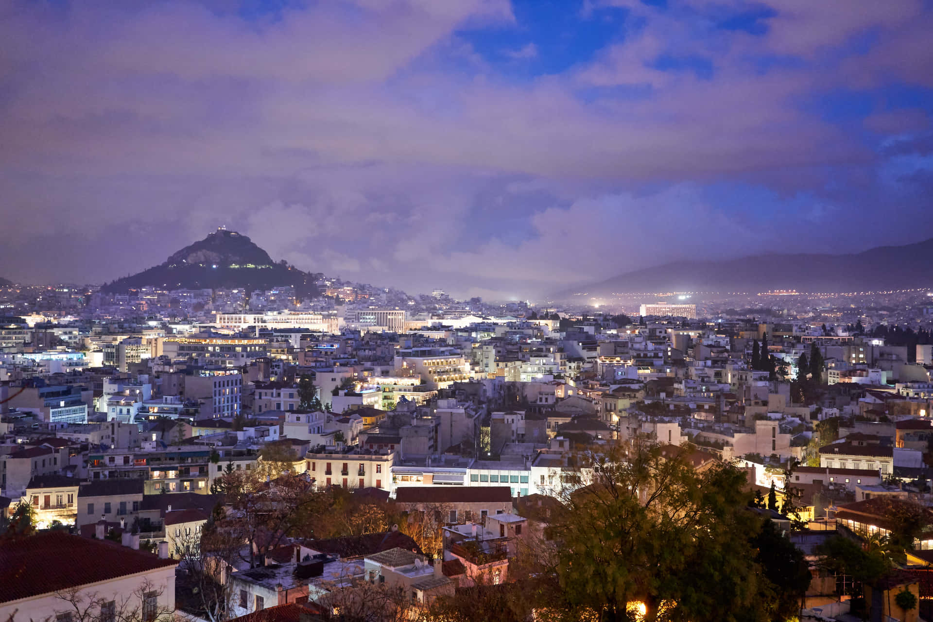 Montelicabeto En La Noche En Atenas Fondo de pantalla