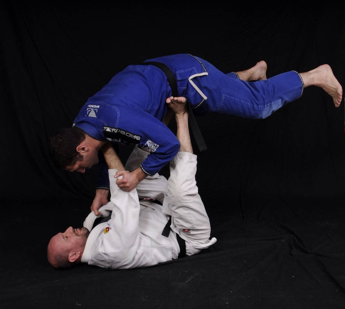 Praticantedi Brazilian Jiu-jitsu In Posizione Di Montare Sfondo