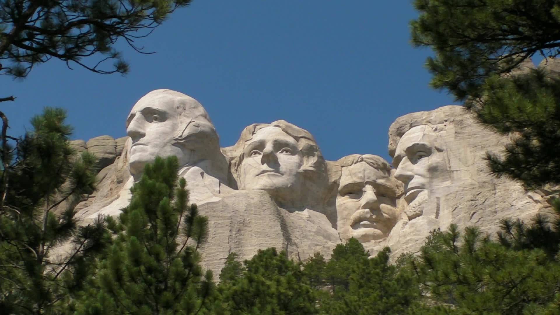 Mount Rushmore Framed By Trees Wallpaper