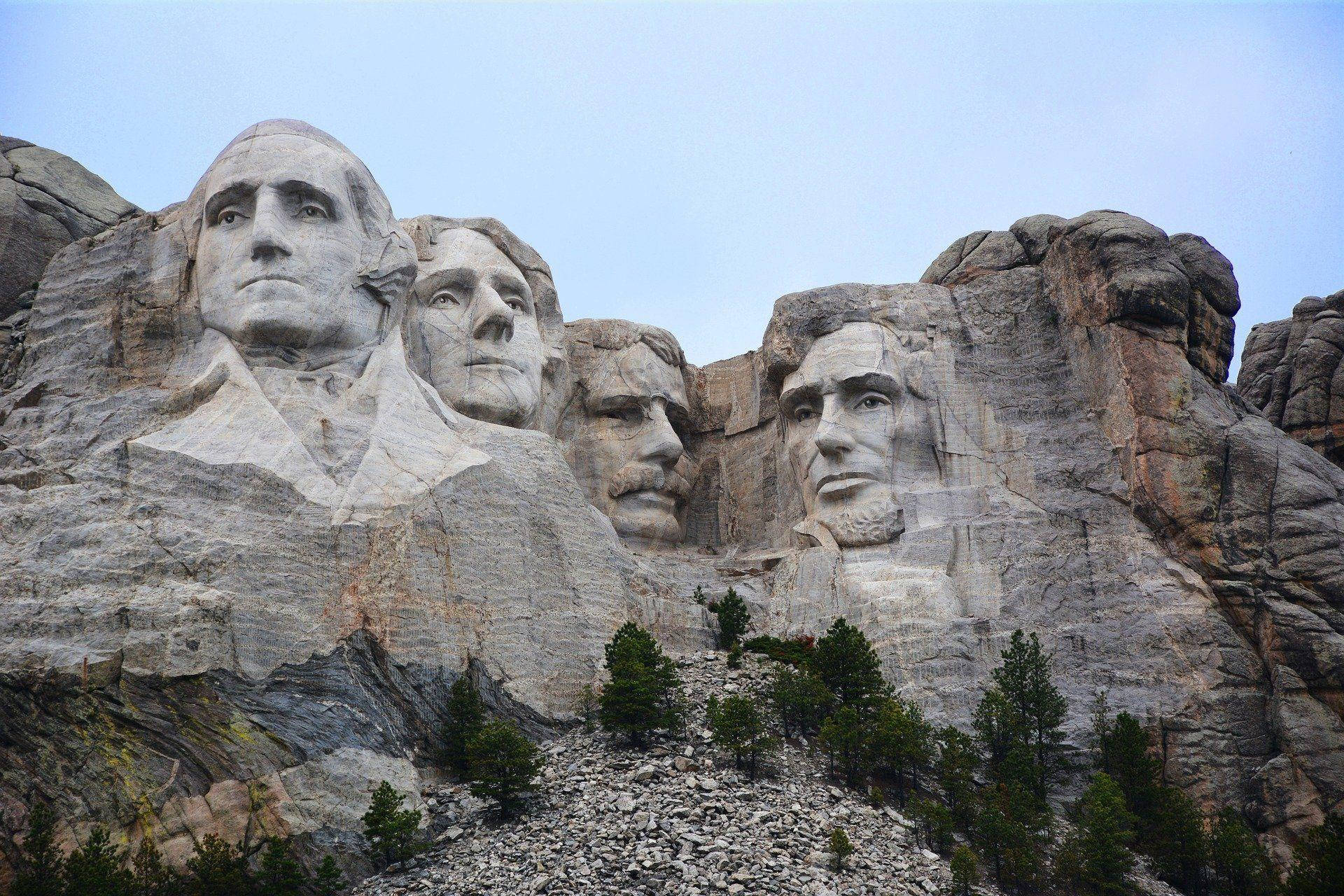 Esculturade Los Presidentes Pasados En El Monte Rushmore. Fondo de pantalla