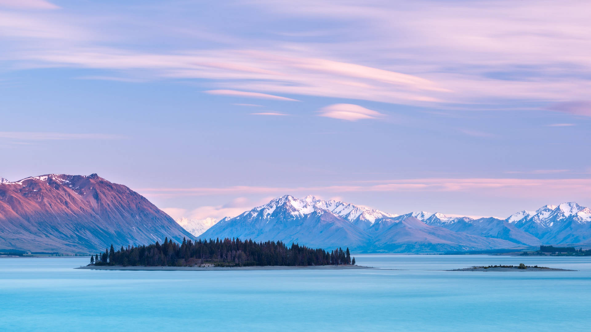 Mountain And Lake Tekapo In New Zealand Wallpaper