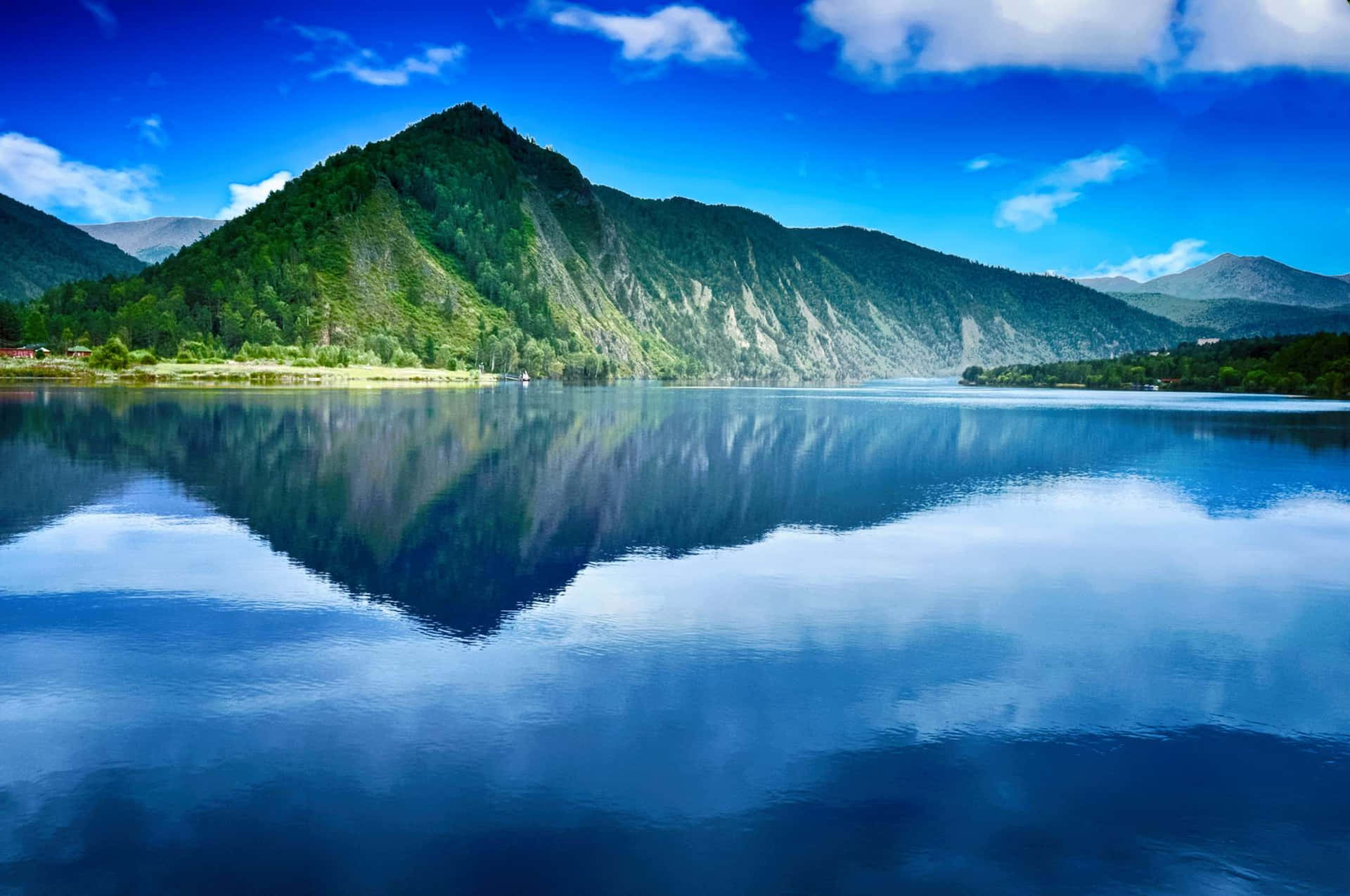Mountain Reflection On A Majestic Lake Wallpaper