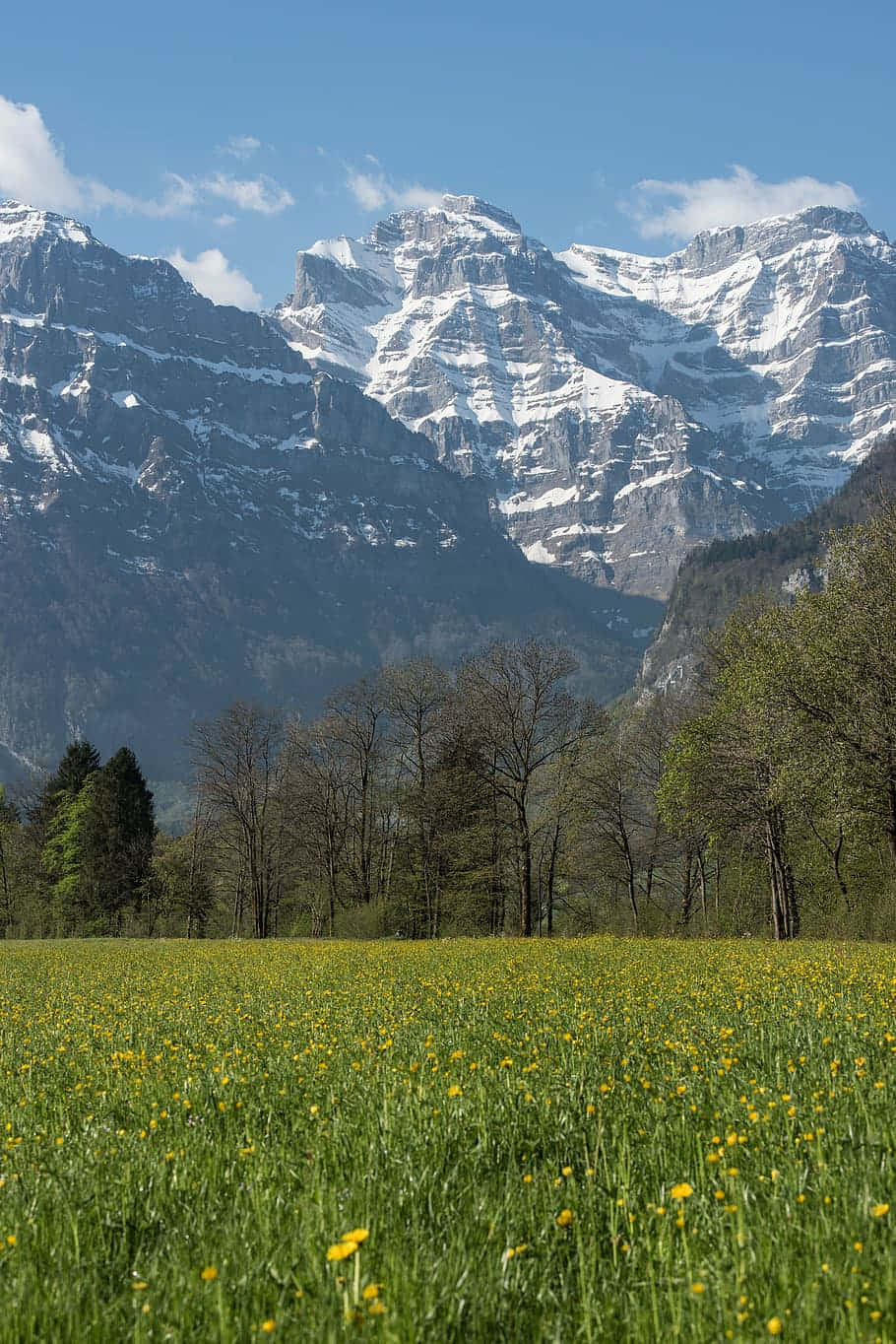Mountain Scenery In Glarus, Switzerland Wallpaper