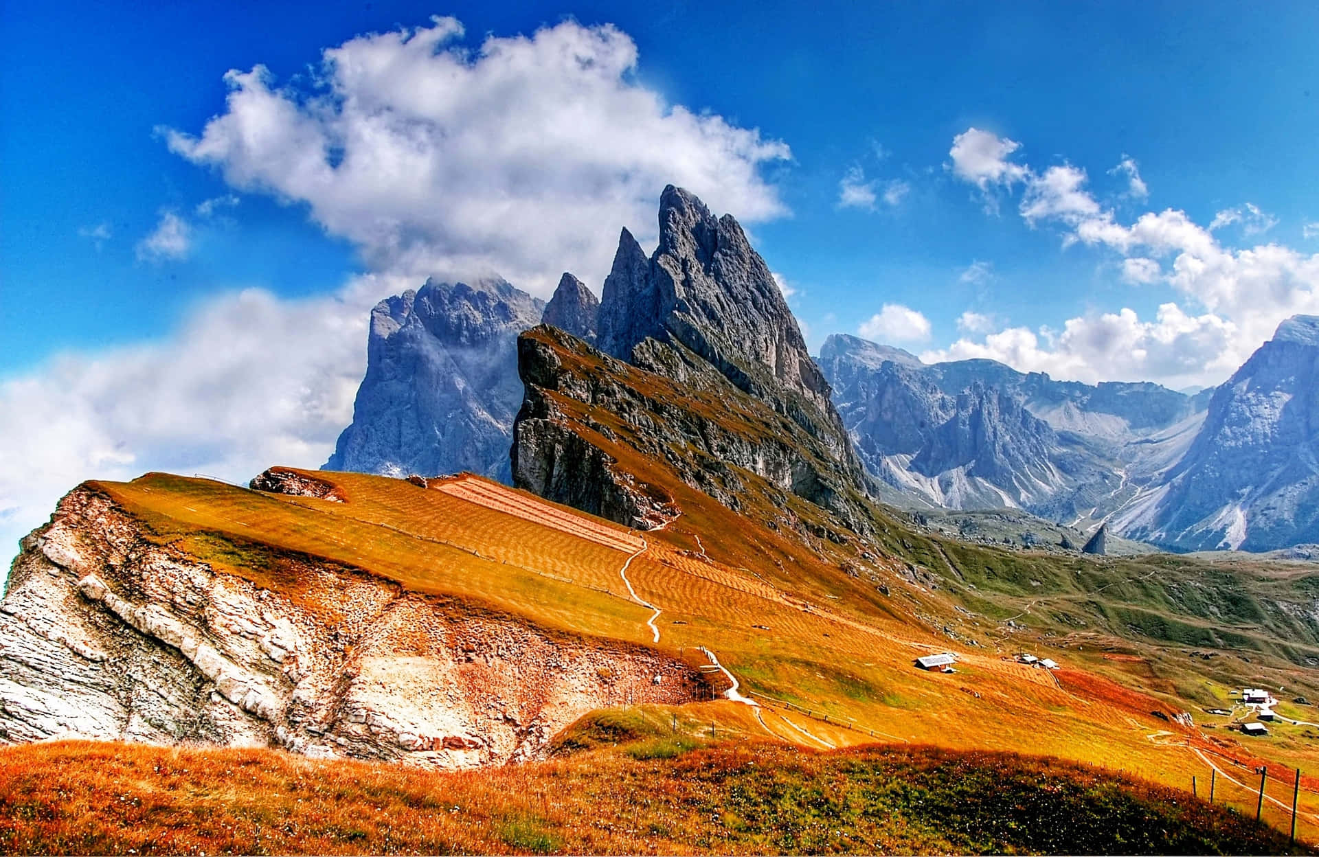 Enjoy majestic mountain views with this stunning landscape Wallpaper