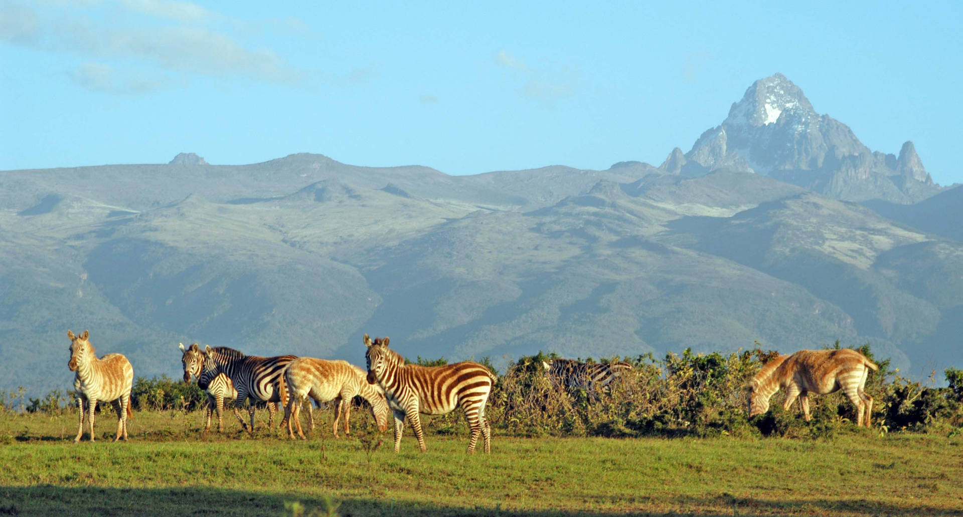 Vistade La Montaña En Kenia, África. Fondo de pantalla