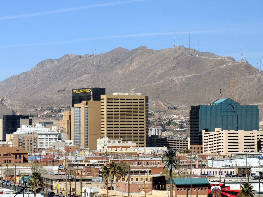 Montañasy Edificios El Paso. Fondo de pantalla
