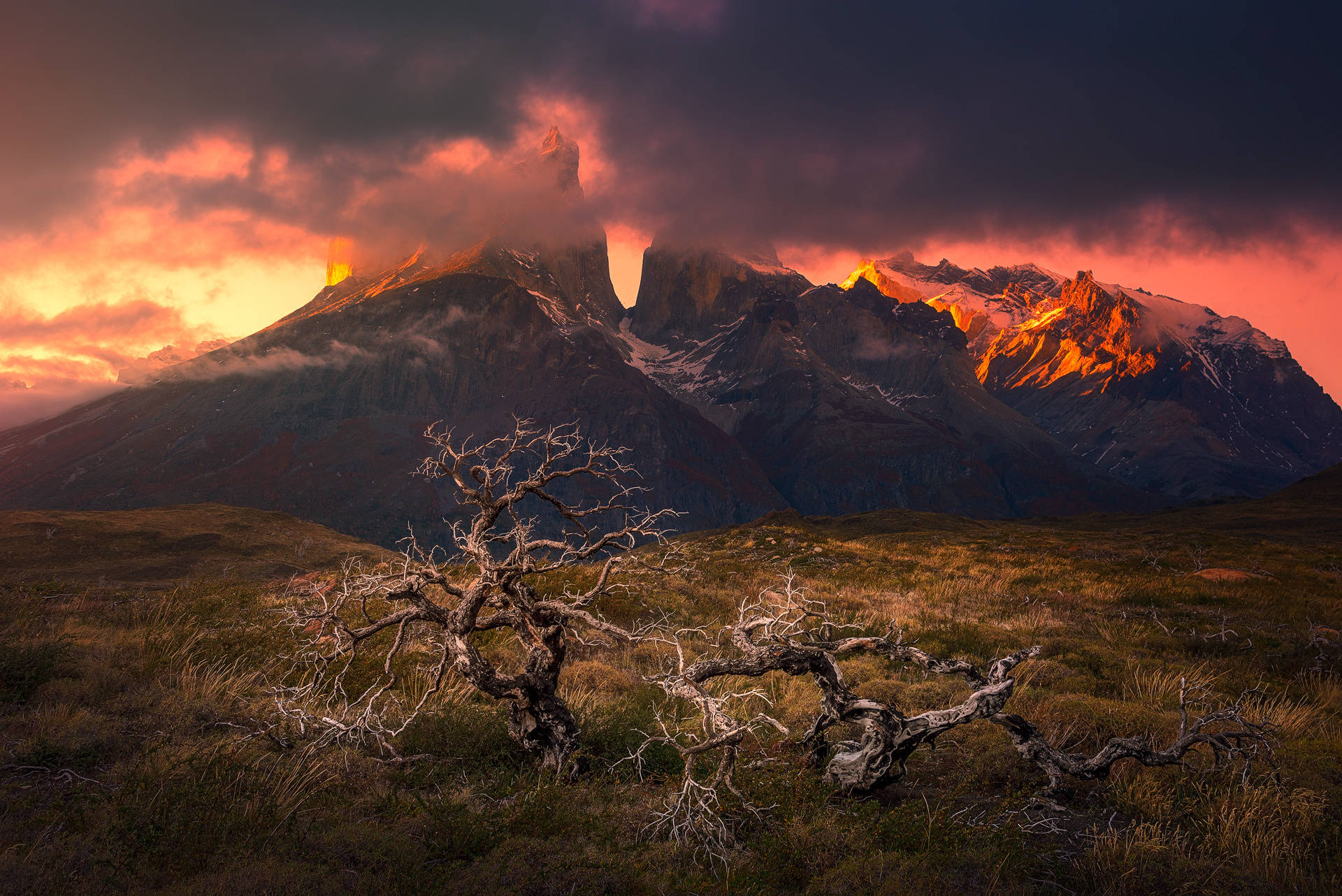 Cadeiasde Montanhas Da Natureza No Chile. Papel de Parede