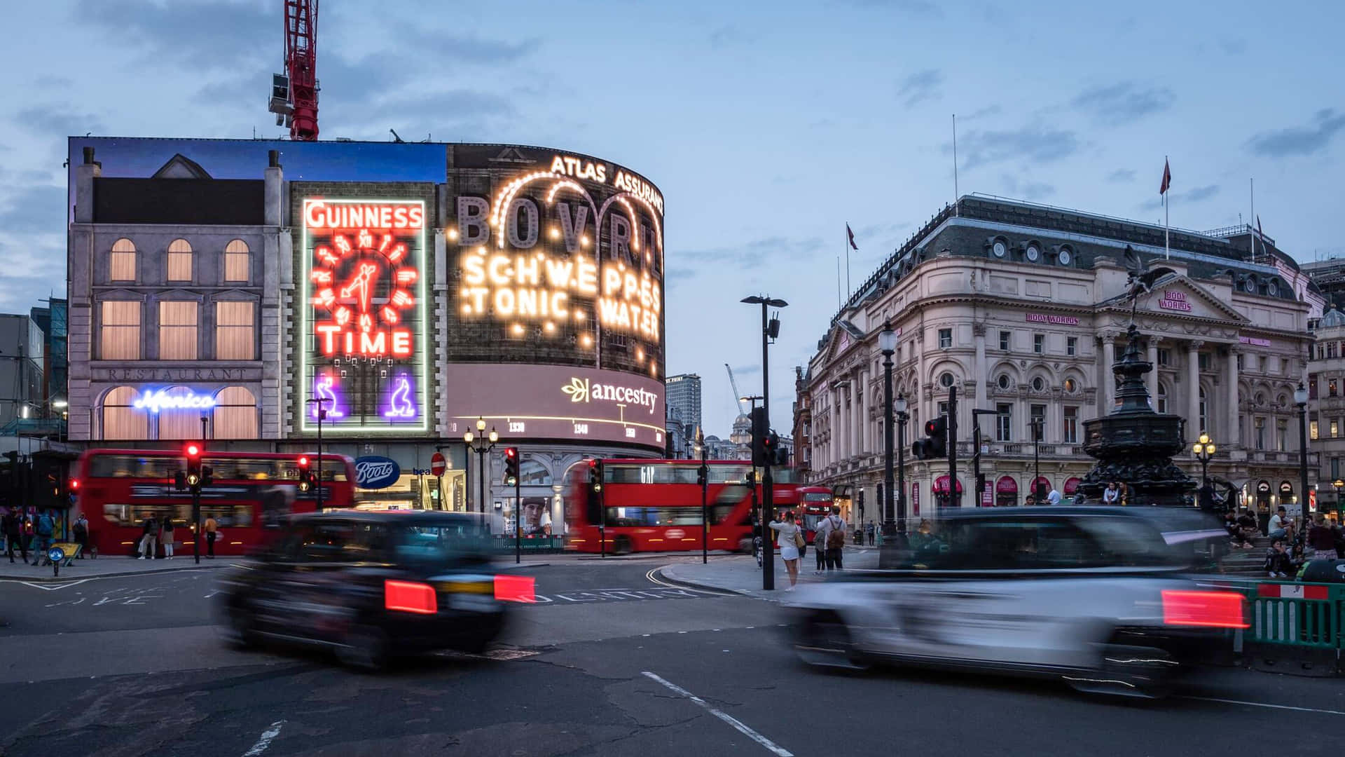 Moving Cars Piccadilly Circus London Wallpaper