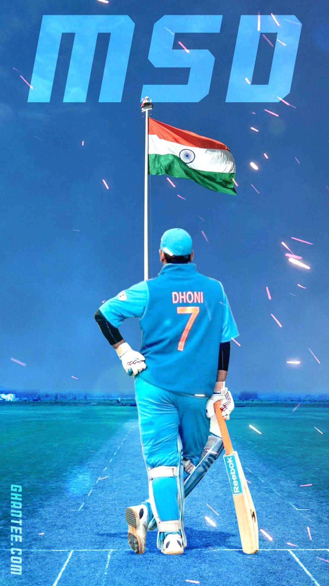 Elseñor Dhoni 7 Mirando La Bandera De India. Fondo de pantalla