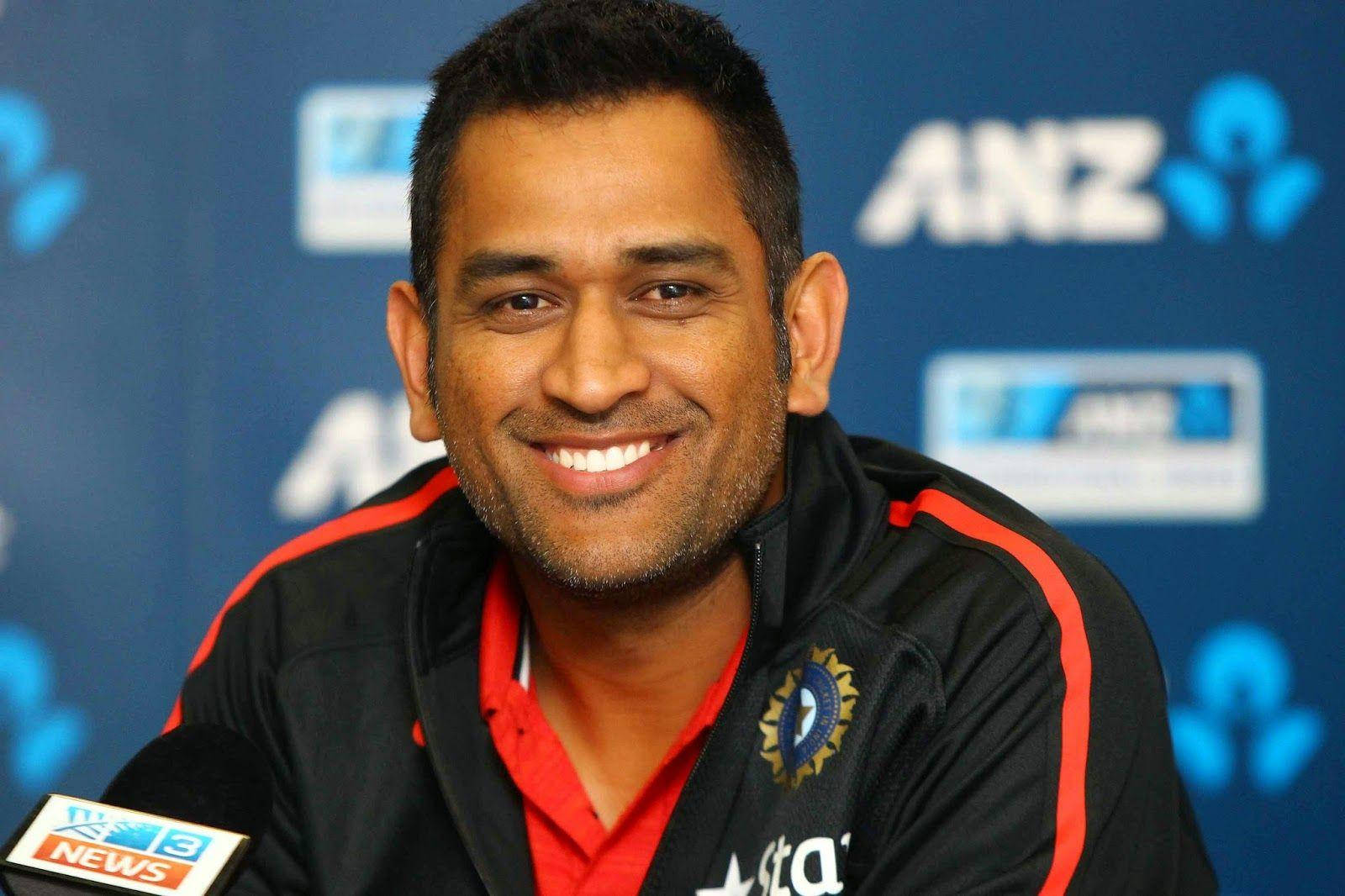 Download Ms Dhoni Interview Wallpaper | Wallpapers.com