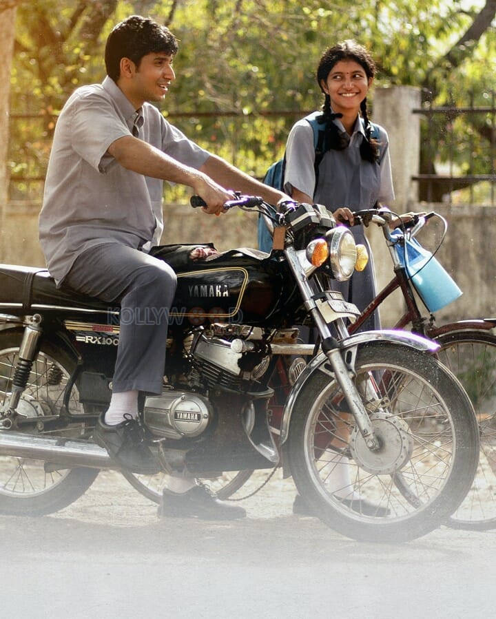 Mudhal Nee Mudivum Nee Vinoth And Rekha With Motorcycle