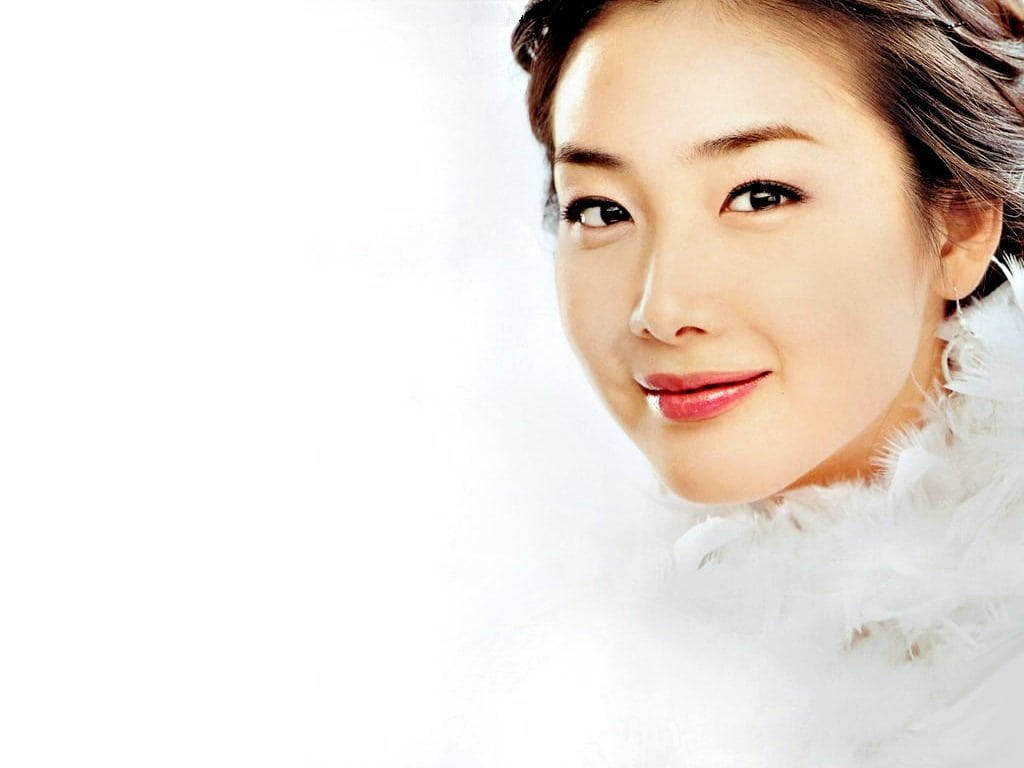 Korean Actress Choi Jiwoo Radiating Elegance Wallpaper