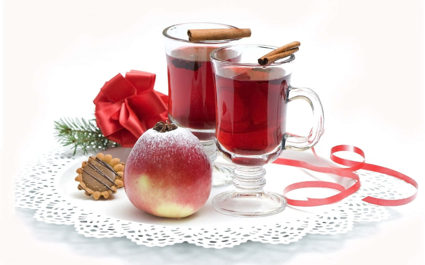Steaming cups of delicious Mulled Wine Wallpaper