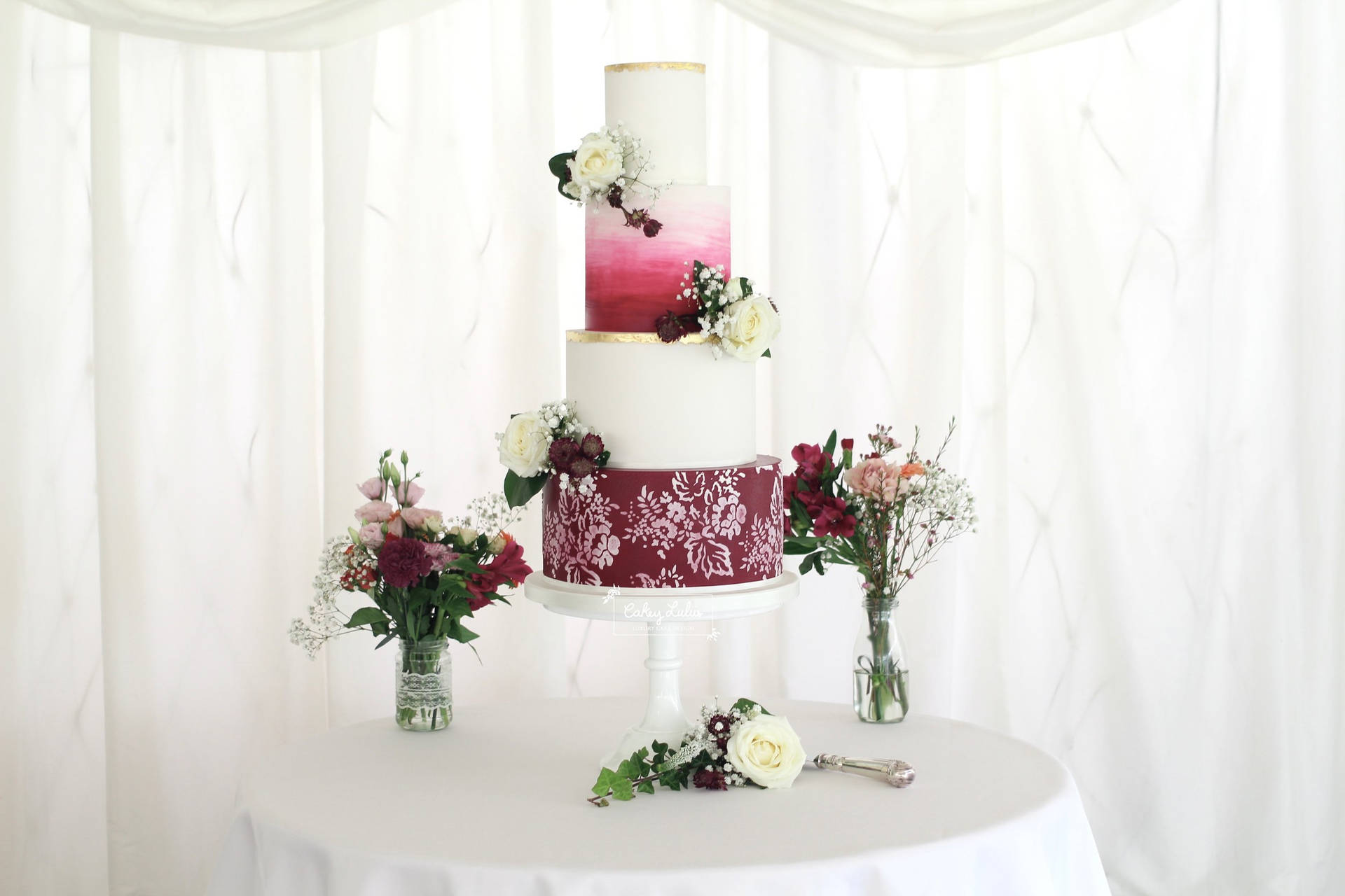 Multi Layered Wedding Cake With Scarlet Gradient Wallpaper