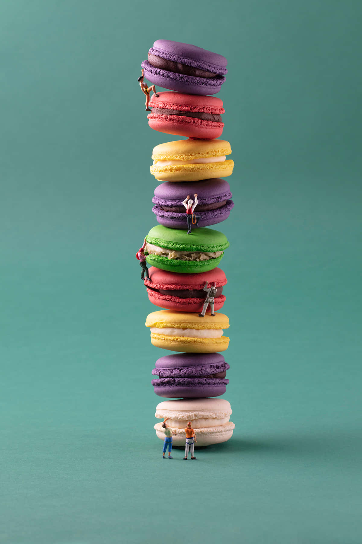 Multi-farvede Macarons stablet ligesom en tårn. Wallpaper