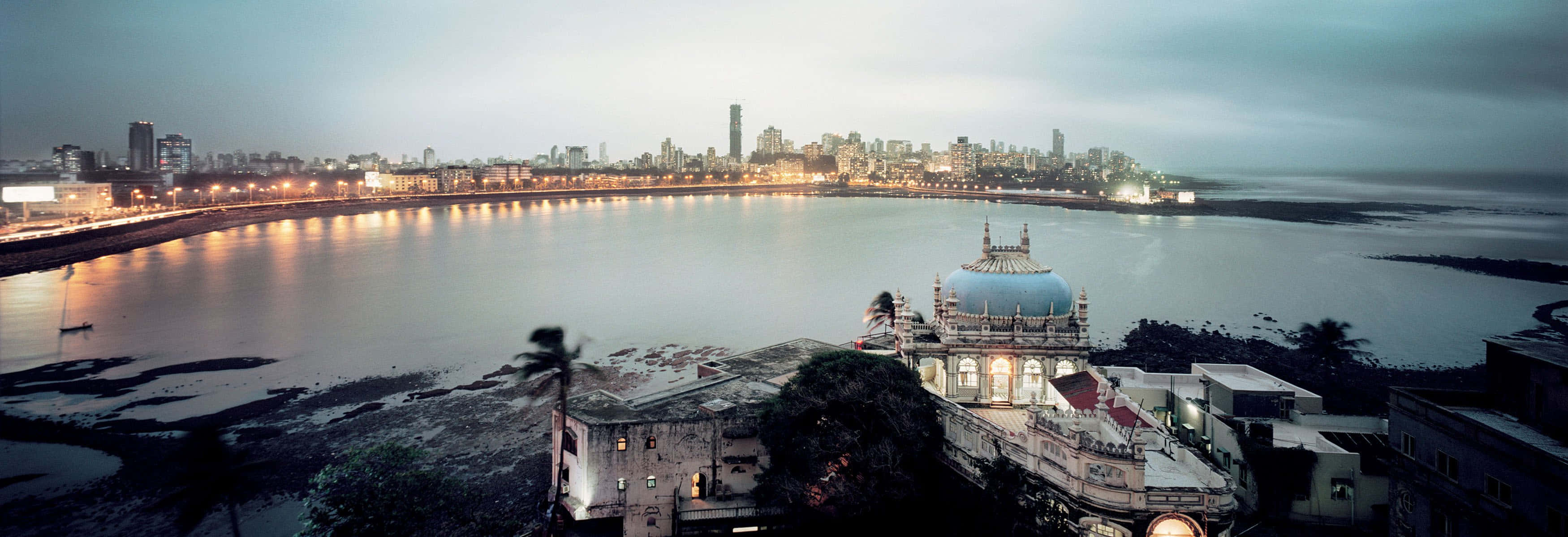 Stunning skyline of Mumbai at dusk