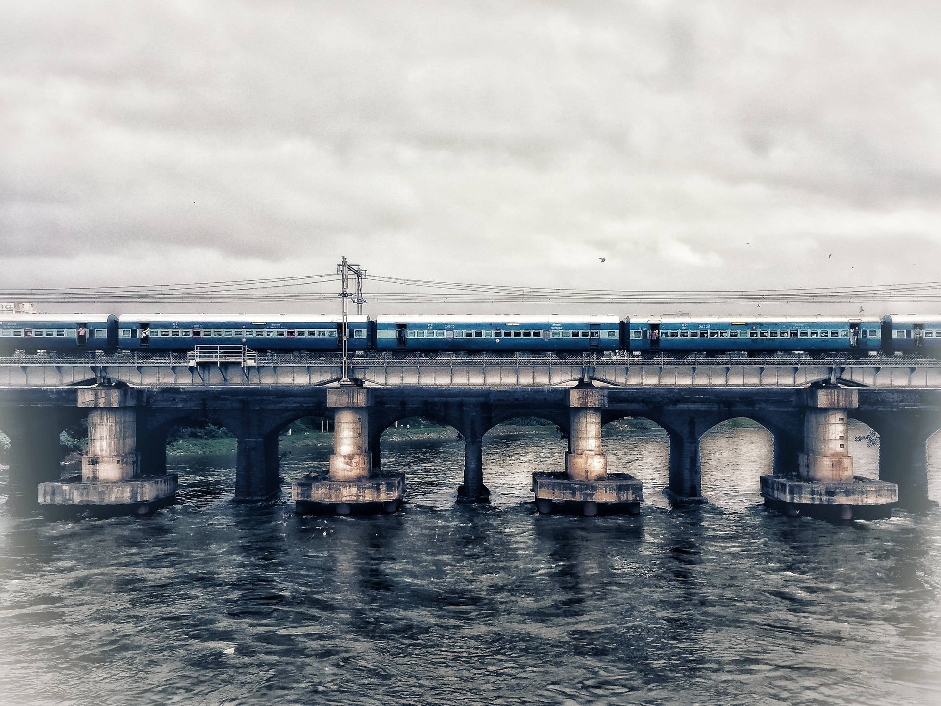 Mumbai City Train Wallpaper