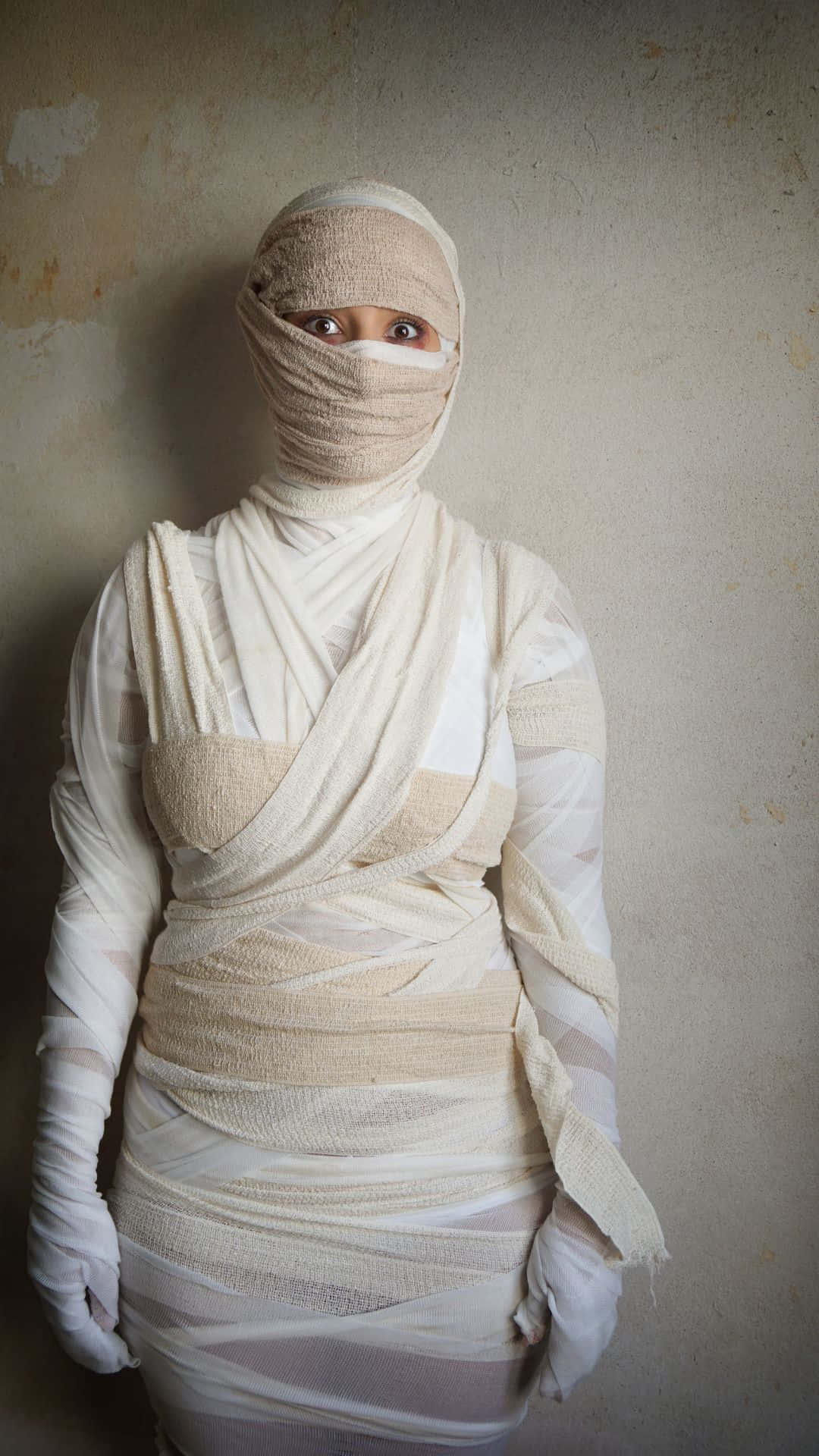 Spice up your party with stylish and spooky mummy costumes. Wallpaper