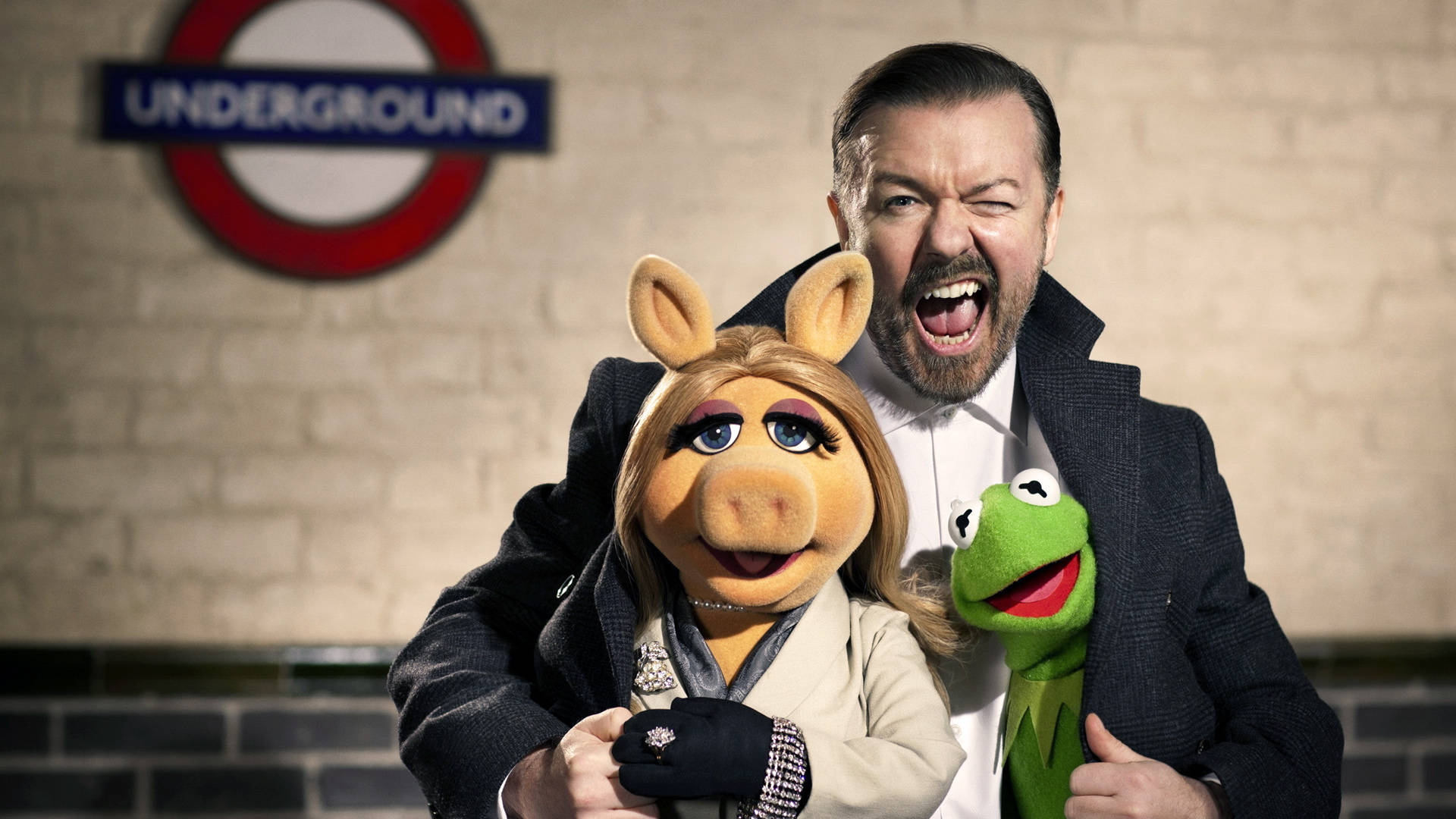 Muppets Most Wanted Dominic, Miss Piggy, Kermit