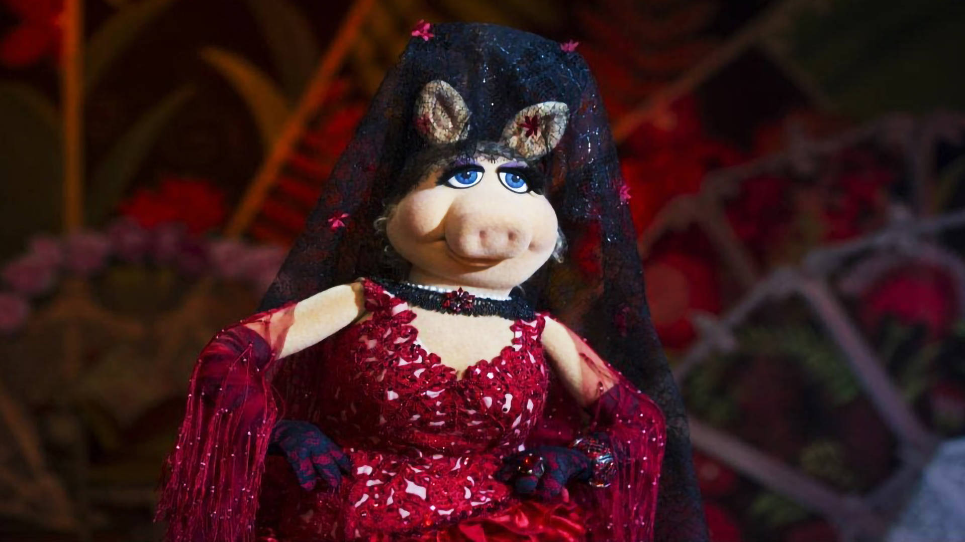 Muppets Most Wanted Miss Piggy Opera
