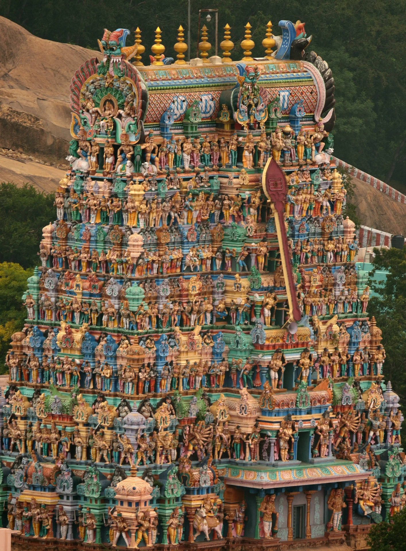 Murugantemplet Färgrika Gopuramen. Wallpaper